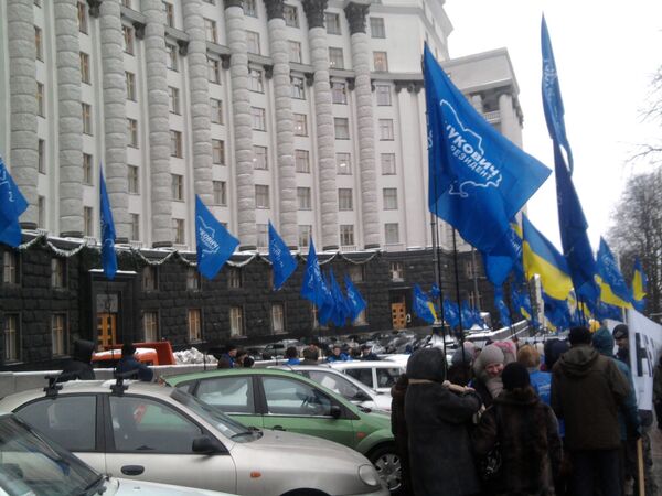 Митинг Партии регионов у здания Кабинета министров Украины. Архив