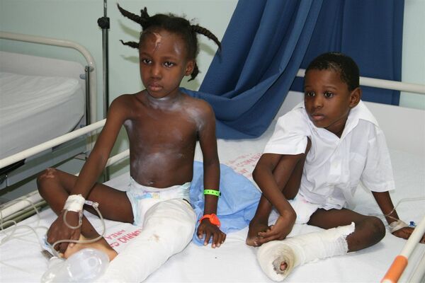 Дети, пострадавшие в результате землятресения на Гаити