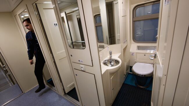 Туалет в поезде