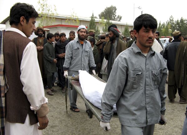 Террорист-смертник на заминированном мотоцикле взорвал в пятницу бомбу в толпе людей в южной афганской провинции Гельменд