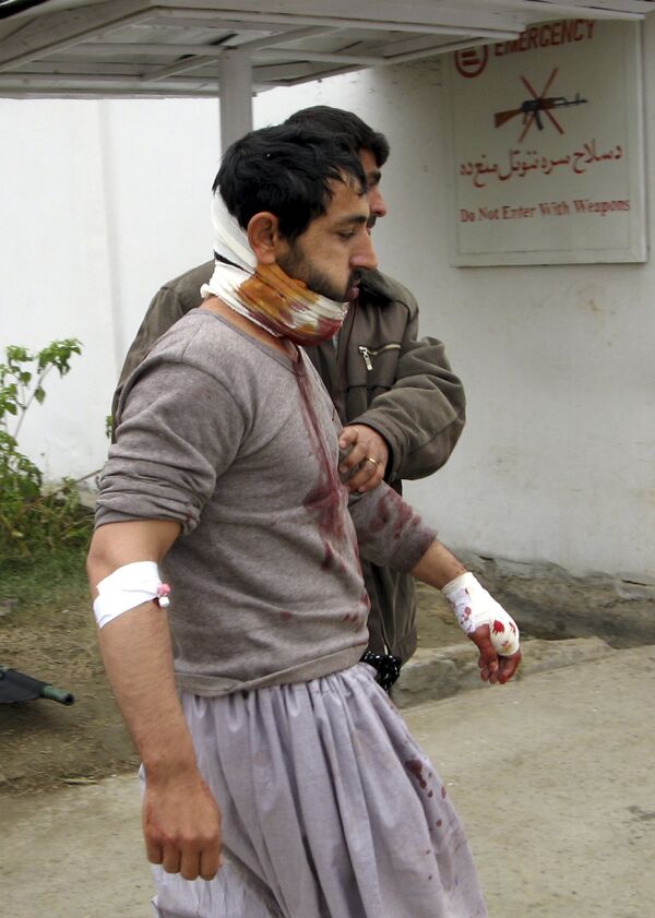 Террорист-смертник на заминированном мотоцикле взорвал в пятницу бомбу в толпе людей в южной афганской провинции Гельменд