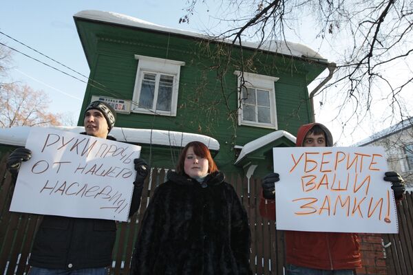 Митинг жителей поселка Сокол в защиту прав на свои дома