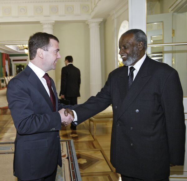 Президент РФ Д.Медведев и первый президент Намибии С.Нуйома