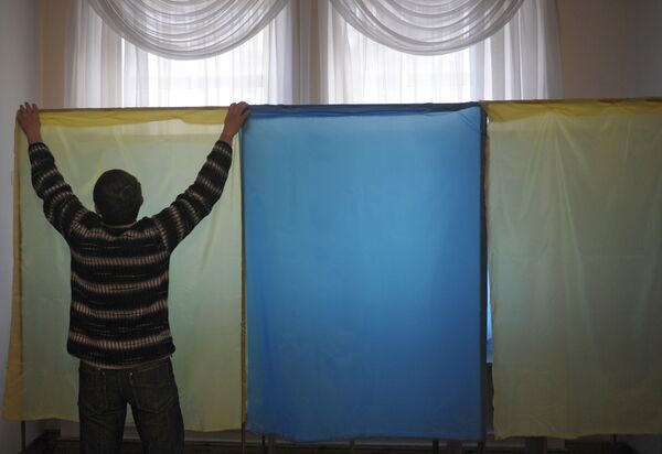 Штаб Януковича в Донецке не спешит отмечать победу своего кандидата