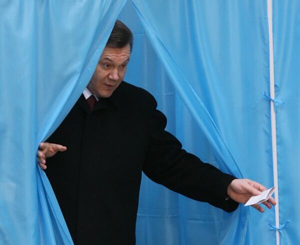 Виктор Янукович принял участие в голосовании в день выборов президента Украины