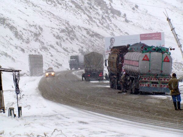 Пять человек ранены в вызванном снегопадом ДТП на афганском перевале