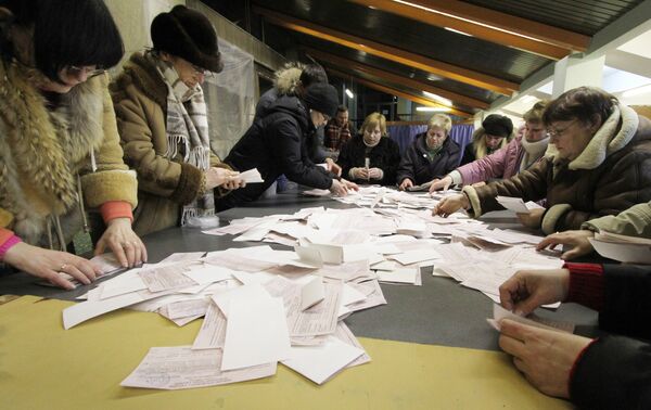 Подсчет голосов на избирательном участке на Украине