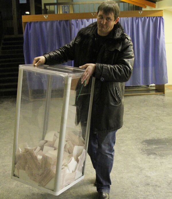 Подсчет голосов на избирательном участке на Украине