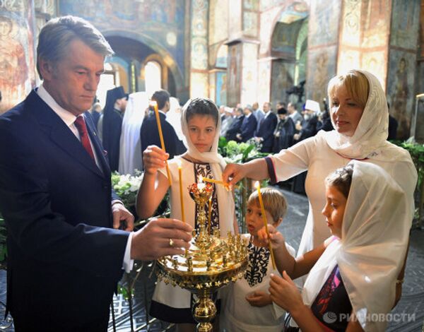 Президент Украины В.Ющенко с семьей в Софийском соборе Киева