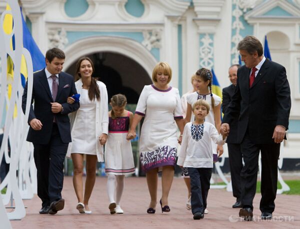 Президент Украины В.Ющенко с семьей у Софийского собора