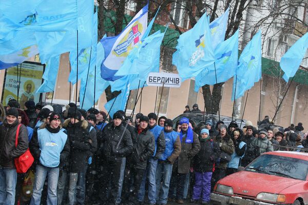 Митинг сторонников Виктора Януковича у здания ЦИК Украины. Архив