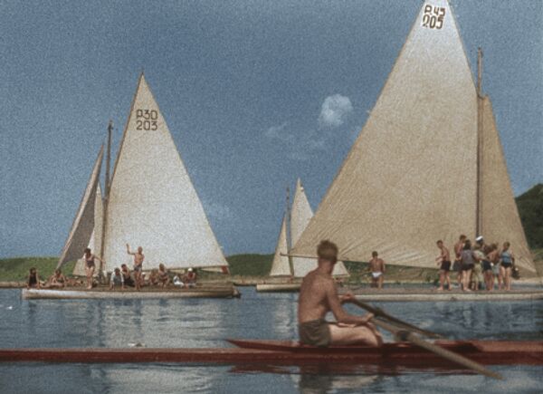 Кадры из цветной версии фильма Волга-Волга