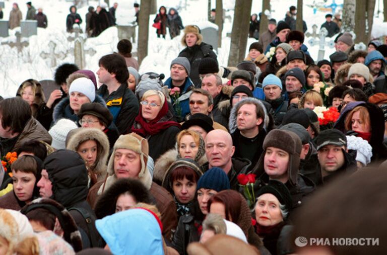 Похороны актрисы Анны Самохиной на Смоленском кладбище Санкт-Петербурга