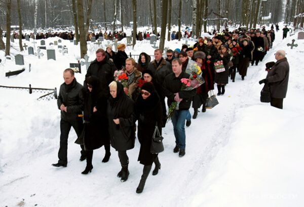 Похороны актрисы Анны Самохиной на Смоленском кладбище Санкт-Петерубрга