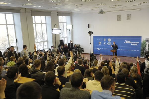 Студенты томских университетов на встрече с Дмитрием Медведевым. Архив