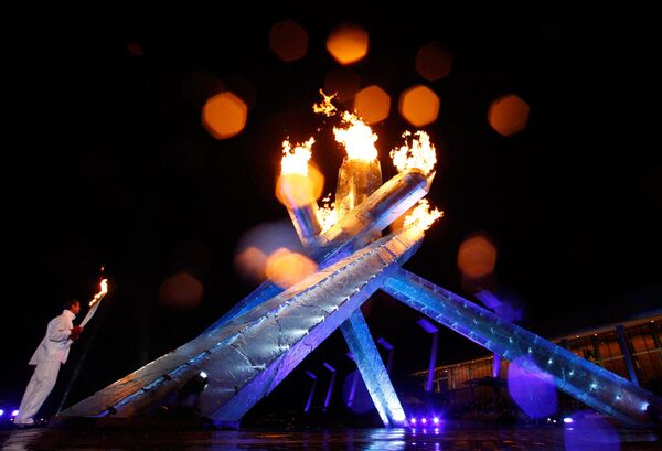 Пятерка великих канадских спортсменов зажгла огонь Олимпийских игр