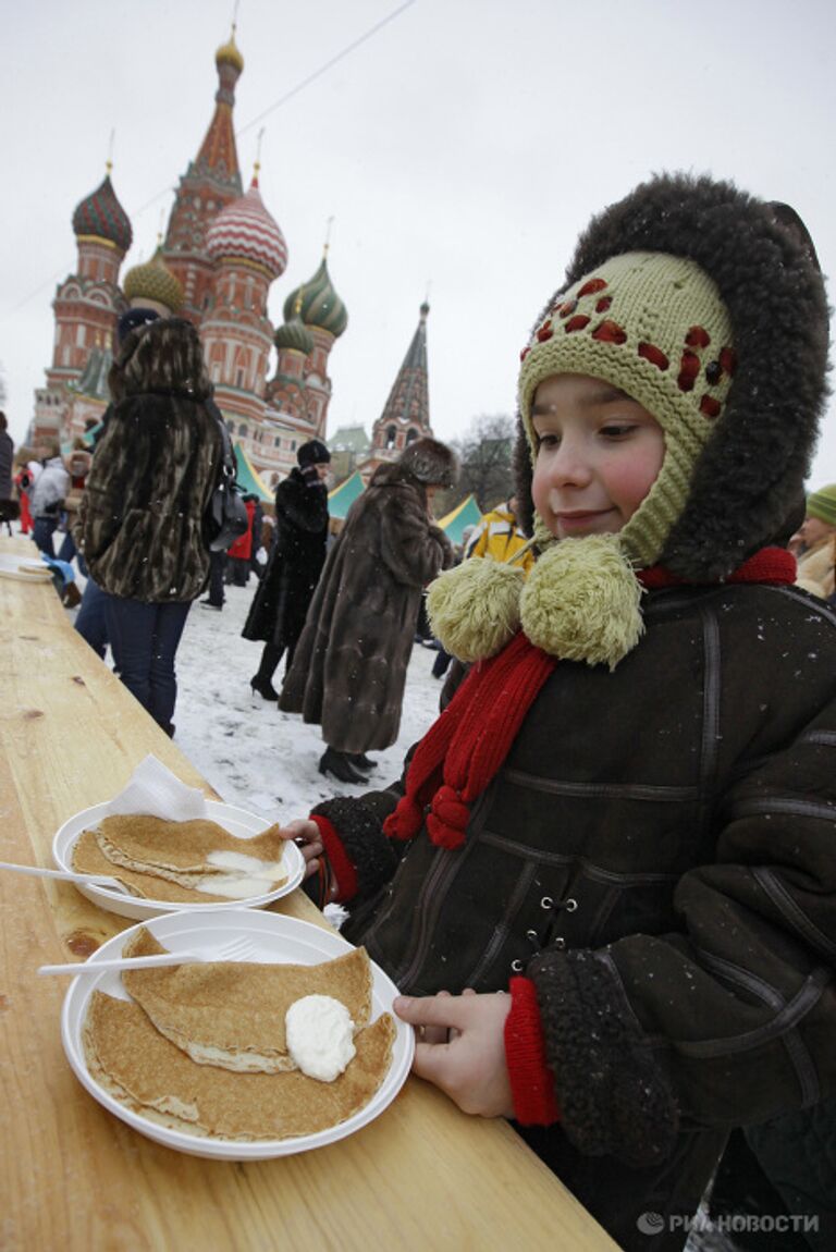 Масленичные гуляния в центре Москвы