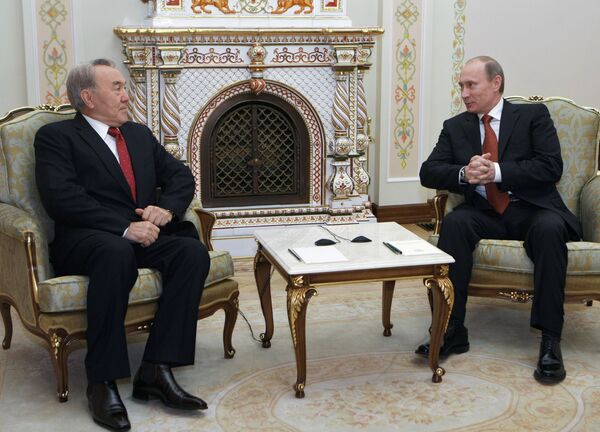 Премьер-министр РФ В.Путин и президент Казахстана Нурсултан Назарбаев. Архив