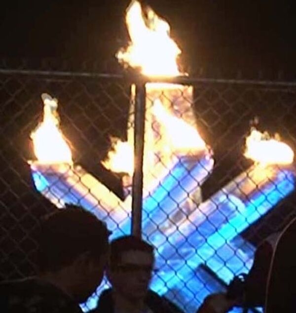 Олимпийский огонь упрятали от туристов за забор
