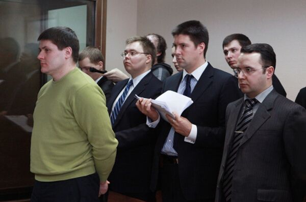 Рассмотрение уголовного дела в отношении бывшего милиционера Романа Жирова, сбившего насмерть на автомобиле беременную женщину в мае 2009 года