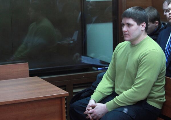 Рассмотрение уголовного дела в отношении бывшего милиционера Романа Жирова, сбившего насмерть беременную женщину в мае 2009 года