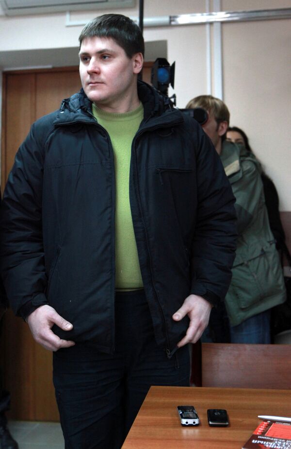 Рассмотрение уголовного дела в отношении бывшего милиционера Романа Жирова, сбившего насмерть беременную женщину в мае 2009 года