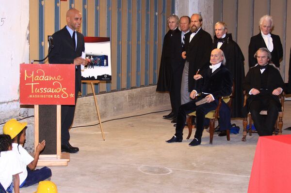 Мэр Вашингтона Адриан Фенти открыл во вторник президентскую галерею в музее восковых фигур мадам Тюссо.