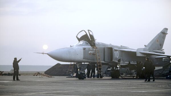 Бомбардировщик Су-24. Архивное фото