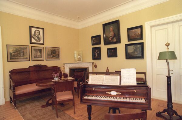 Музыкальный салон в имении Прасковьи Осиповой-Вульф
