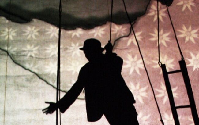 Фестиваль Другой театр из Франции. Труппа Коллектив Катр Эль. Сцена из спектакля Проект RW