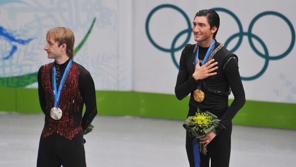 Евгений Плющенко и Эван Лайсачек на XXI зимних Олимпийских играх. Архивное фото