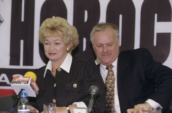 Л.Нарусова и А.Собчак на пресс-конференции
