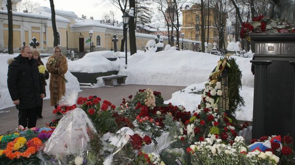 Путин на могиле Анатолия Собчака в Санкт-Петербурге
