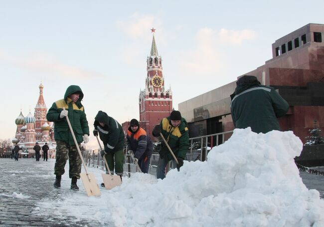 Уборка снега на Красной площади