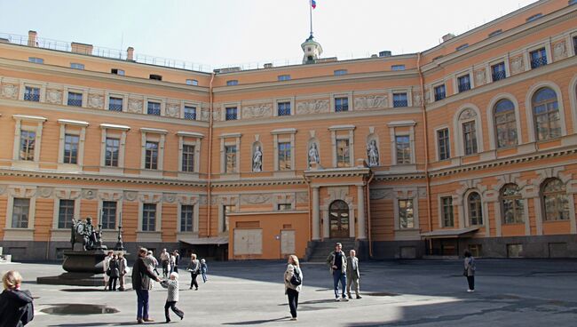 Михайловский (Инженерный) замок в Санкт-Петербурге. Архивное фото