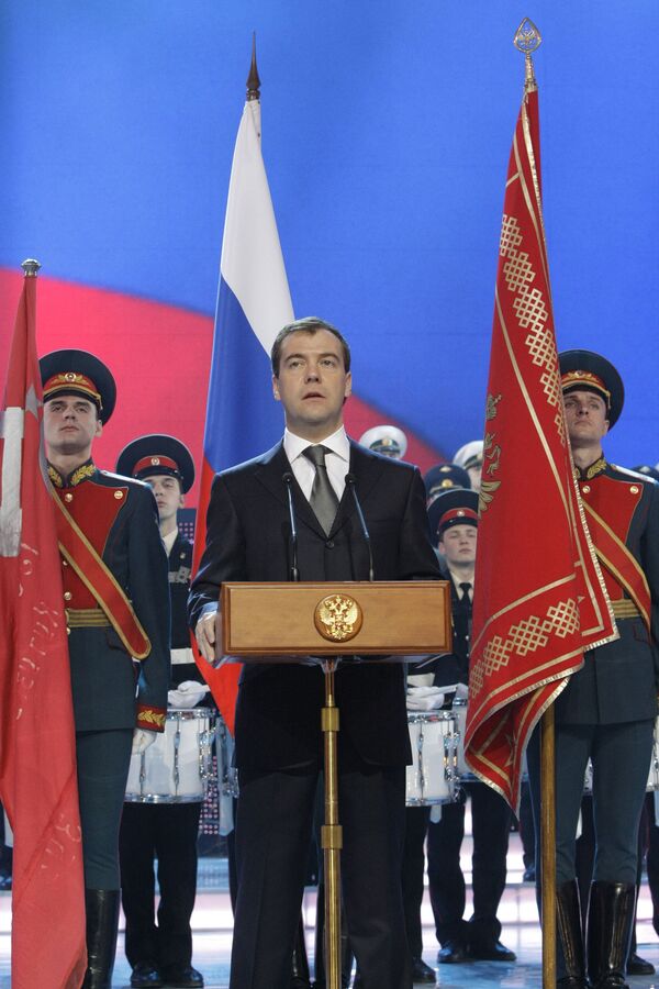 Президент РФ Дмитрий Медведев на торжественном вечере в театре Российской армии