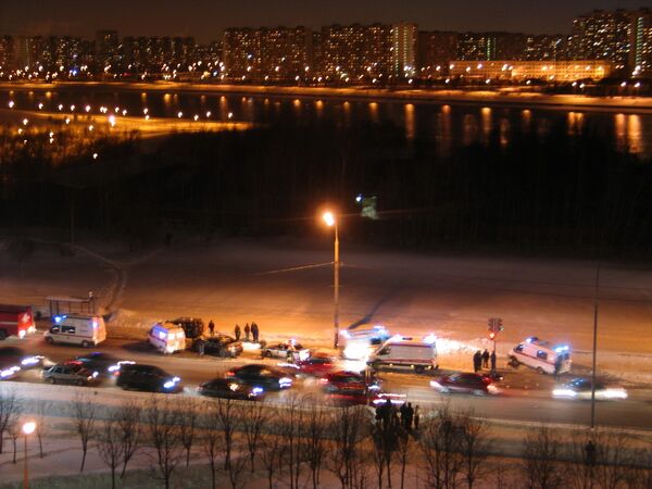 BMW сбил двух пешеходов на дороге на юге Москвы