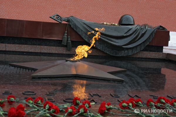 Церемония возвращения Вечного огня в Александровский сад