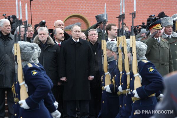 Премьер-министр РФ В.Путин принял участие в церемонии возвращения Вечного огня в Александровский сад