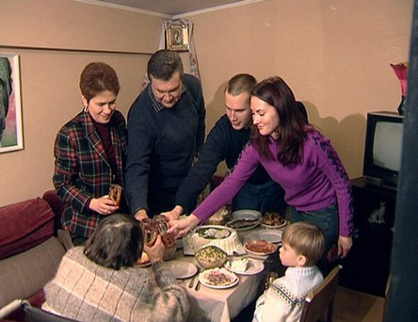 Виктор Янукович в кругу семьи