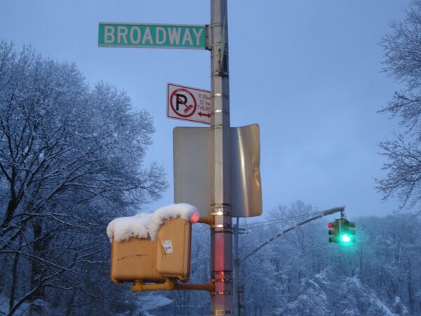 Сильный снегопад вновь обрушился на Нью-Йорк