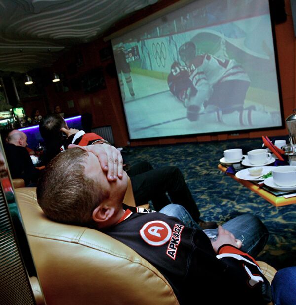 Трансляция хоккейного матча Россия-Канада в спортбаре во Владивостоке