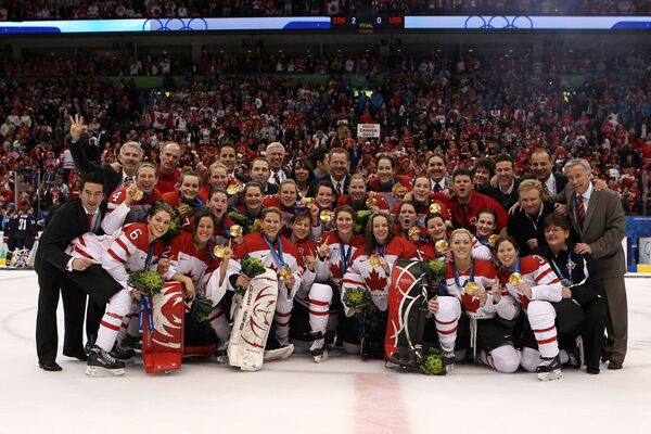 Канадские хоккеистки завоевали золотые медали Олимпиады-2010