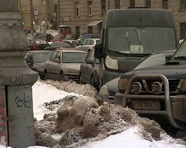 Москва: снегопад закончился, снег остался