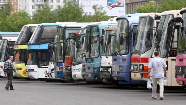 Автобусы на автовокзале в Москве. Архив