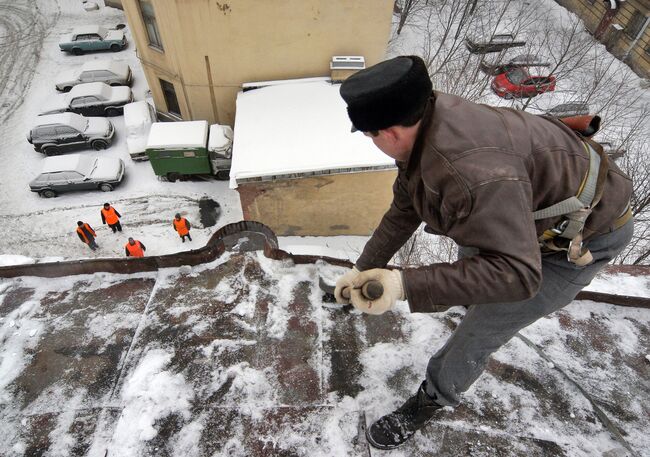 Работа коммунальной службы в Санкт-Петербурге. Архив