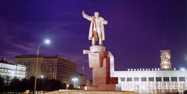Памятник В.И. Ленину у Финляндского вокзала