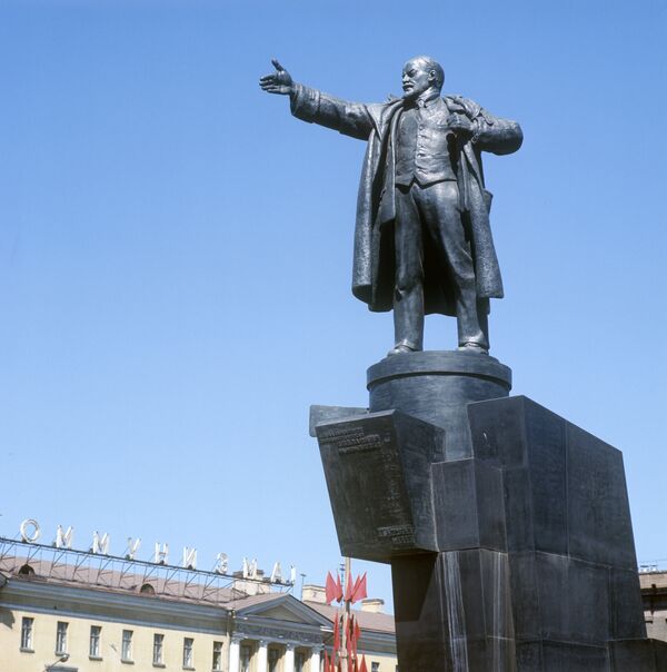 Памятник В.И.Ленину. Архив