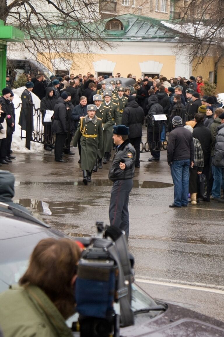 Прощание с актером Владиславом Галкиным в Москве