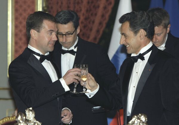 Президент РФ Дмитрий Медведев и президент Франции Николя Саркози